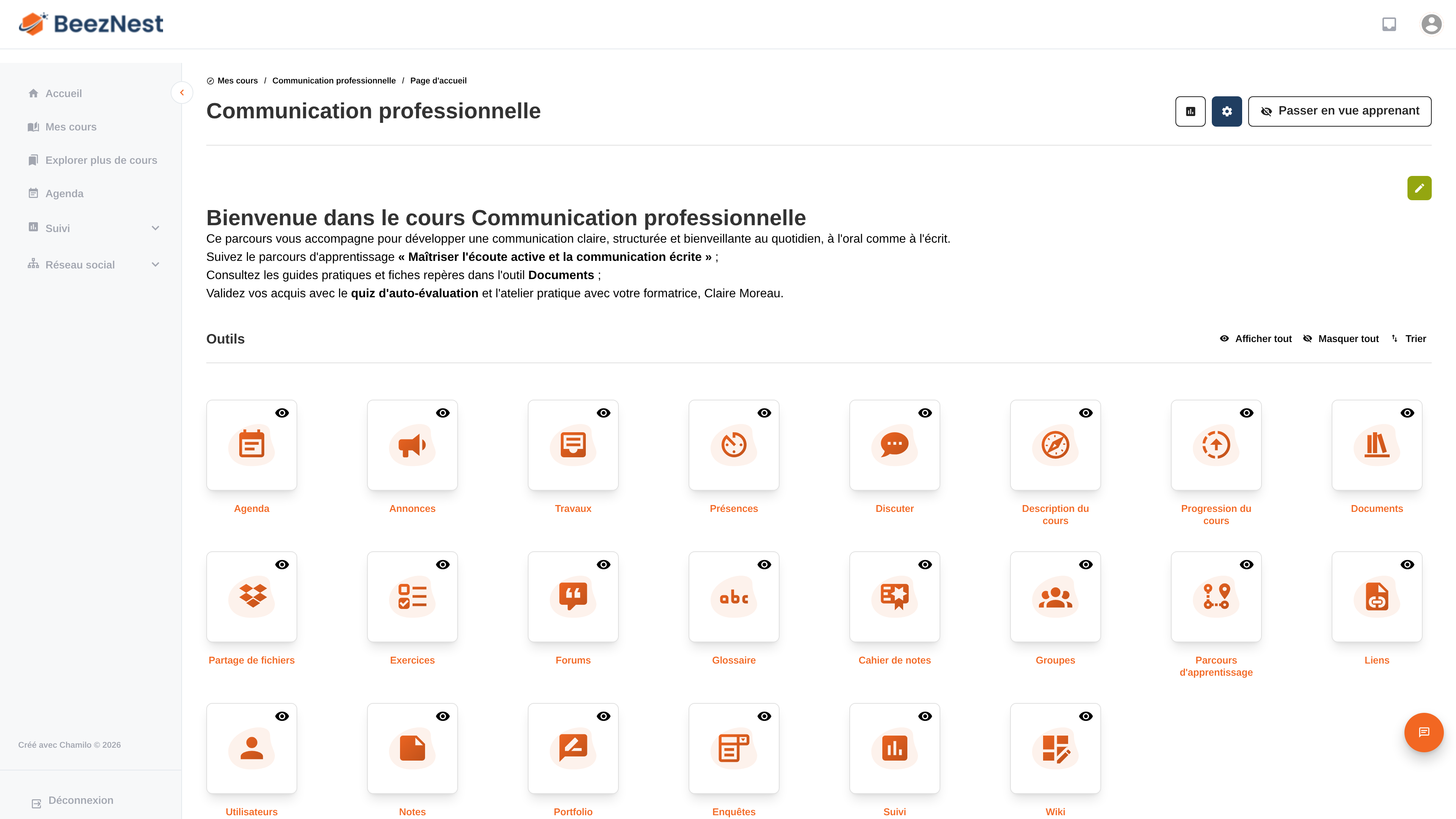 Accueil de cours Chamilo LMS en français avec le bouton Passer en vue apprenant le menu latéral rétractable et les 22 outils pédagogiques